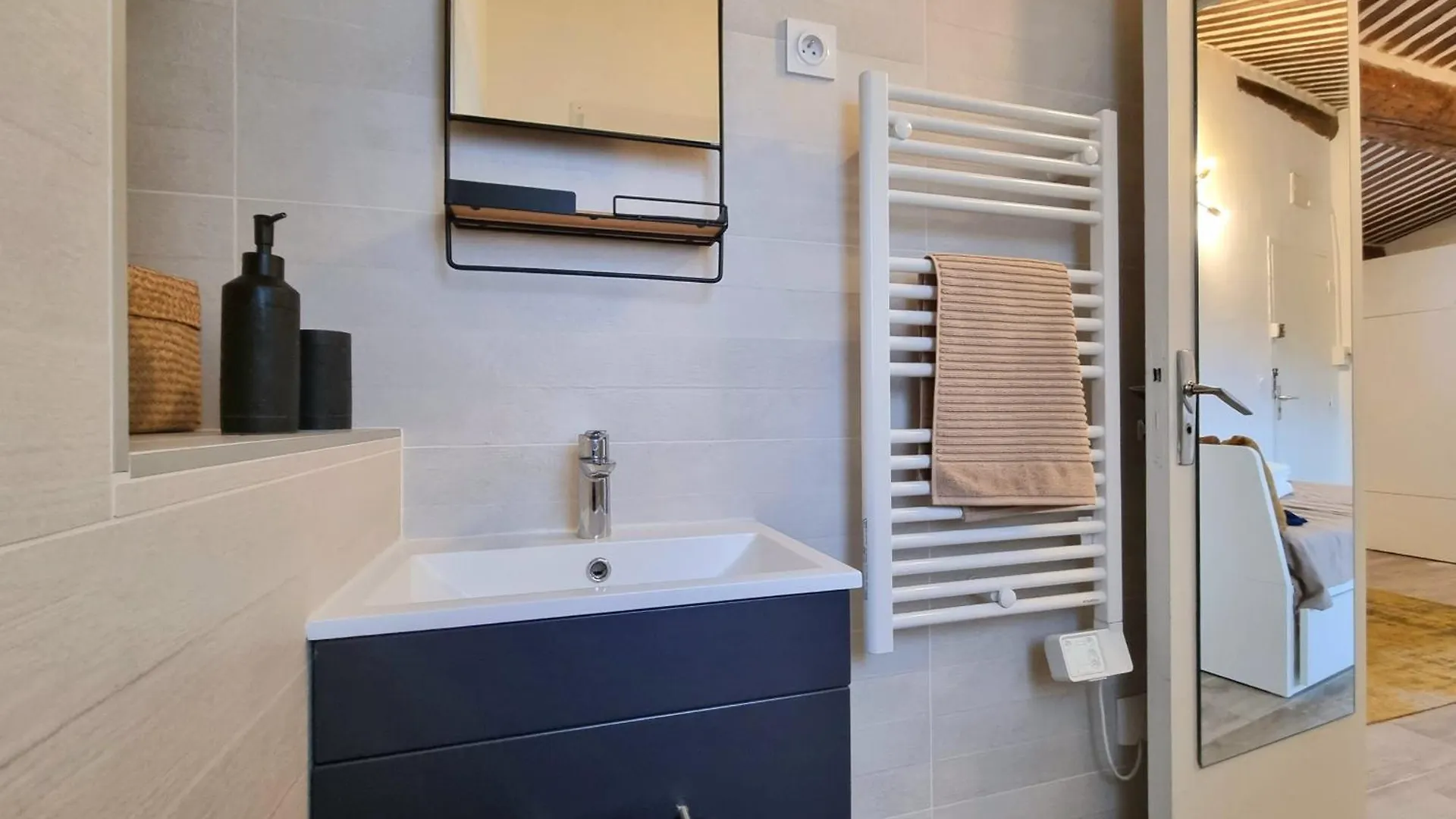Studio Lumineux Clim - Centre Ville Aix-en-Provence Apartment