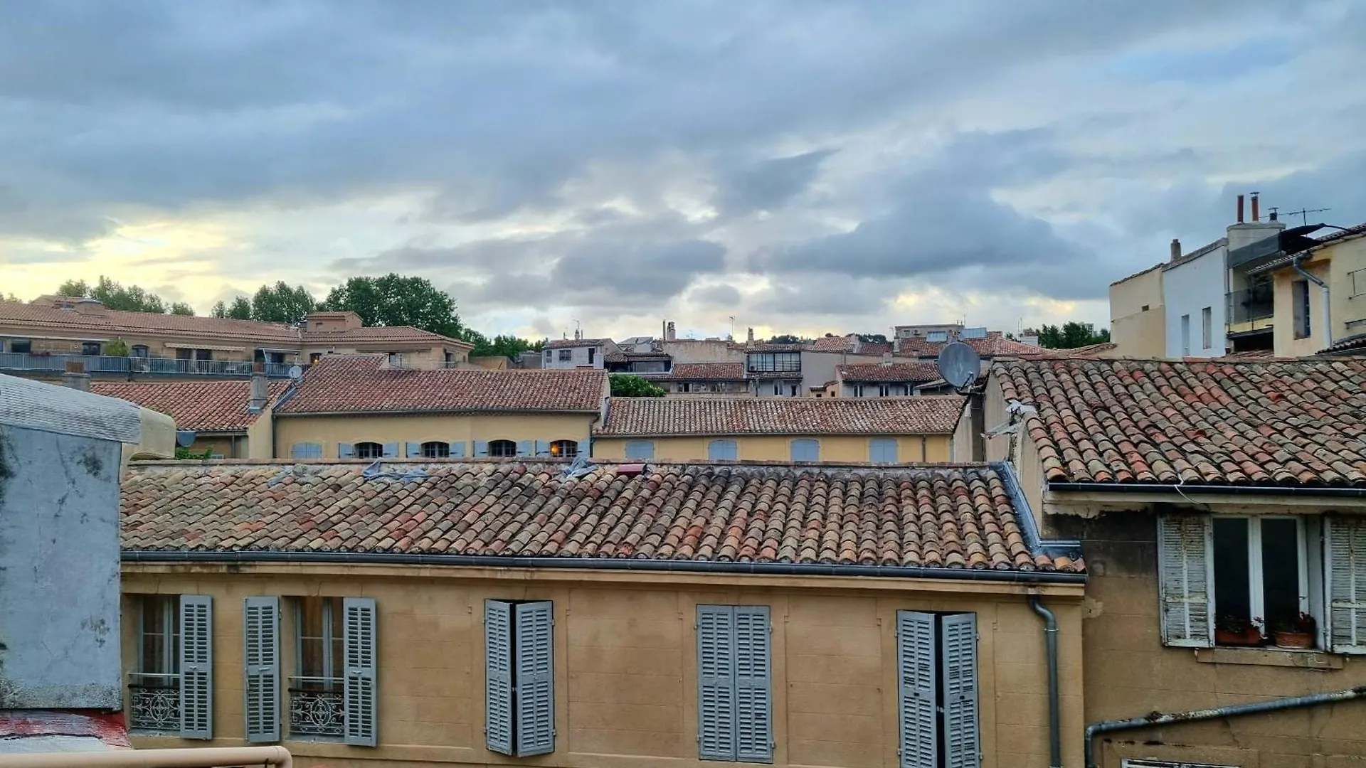 Studio Lumineux Clim - Centre Ville Aix-en-Provence Apartment
